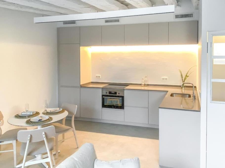 Lively 1 Bdr With Private Terrace Born Apartment *